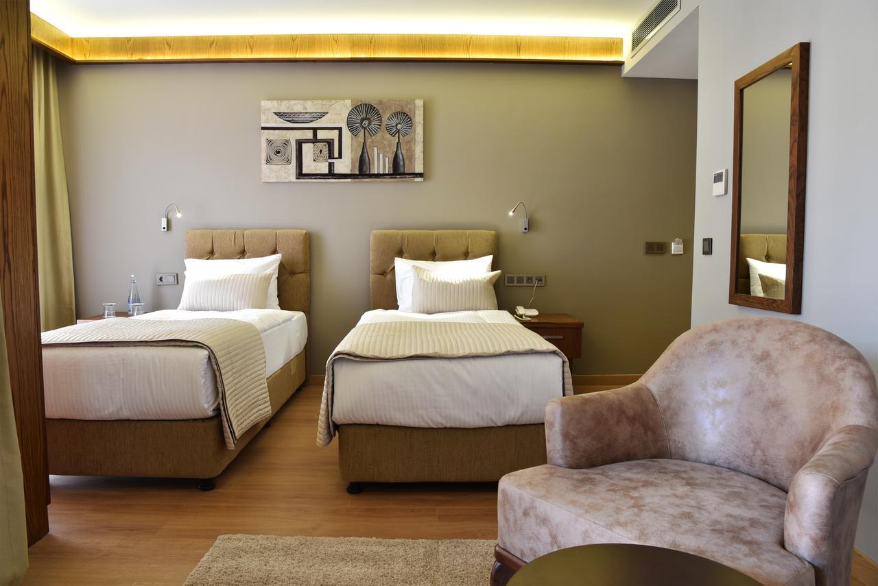 The Elegant Otel
